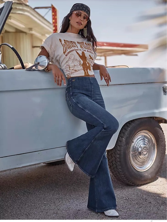 Wrangler Denim - Wrangler X Lainey Wilson pull on flare jeans